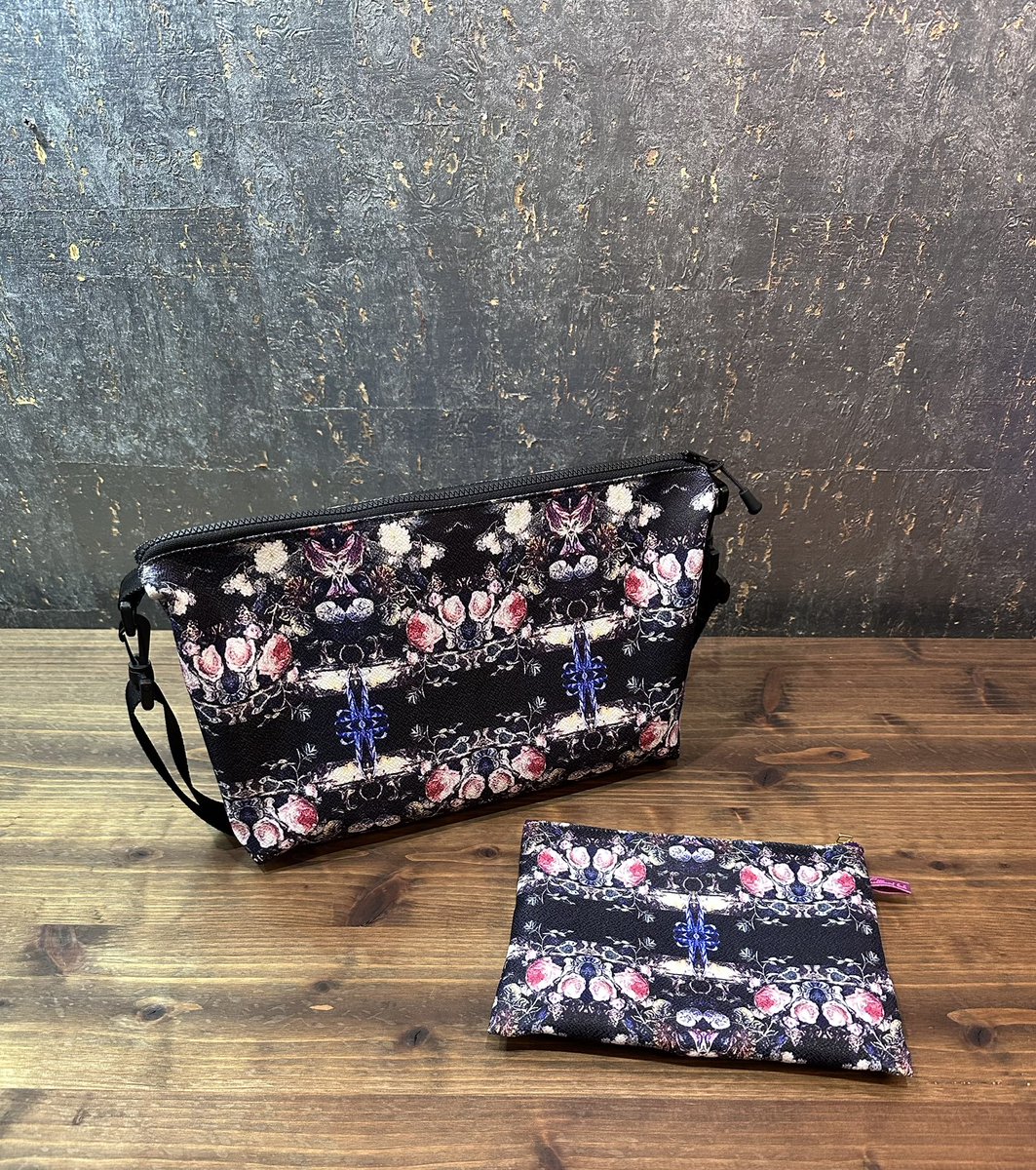 新作ボディバッグ
《Aesthetic garden》

自ら撮影した素材を使いラージサイズボディバッグ、ポーチに！

明日、明後日の吉祥寺で開催するhellbent lab. POP UP STOREで販売！

▶︎hellbent lab. POP UP STORE in 吉祥寺
日程  12月18（木）、19（金）
時間  18日（木）11:00-19:30