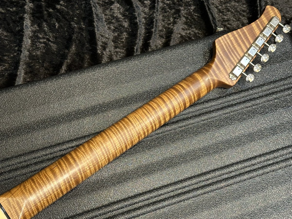 王道デザイン✨ それにしても凄いネックの杢目 Xotic XSC-2 Black