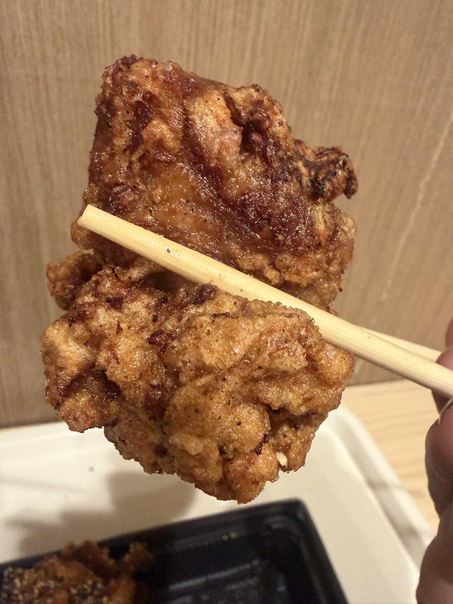 仕事前に相模原の田名129沿いにある唐揚げ屋来てみた。 イートインで中