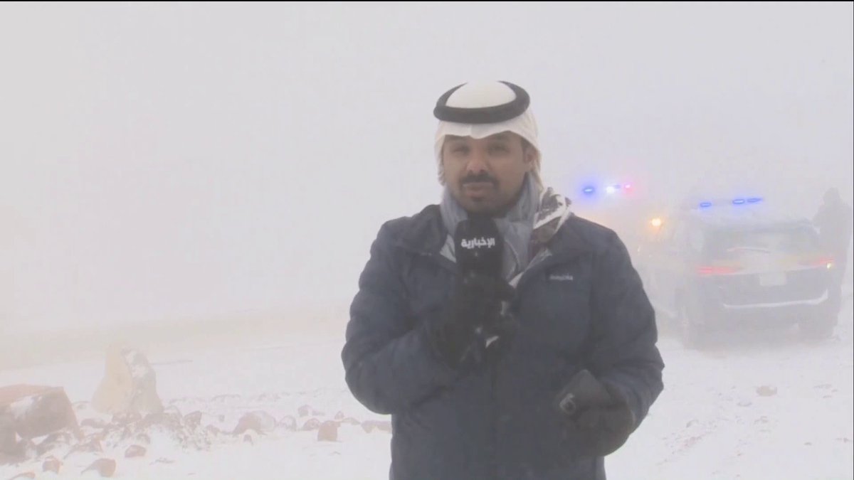 مراسل الإخبارية مصعب الديحاني: استمرار تساقط الثلوج وكثافة الضباب على جبل اللوز ورياح شديدة وانخفاض درجات الحرارة إلى الصفر وتستمر حتى الساعة 8 مساء 