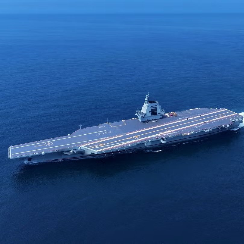 jacksonhinkle's tweet photo. 🚨🇨🇳🇹🇼 BREAKING: China's newest and most advanced aircraft carrier, the Fujian, has sailed through the Taiwan Strait.  

It's the first time the aircraft carrier has been deployed in the strait. https://t.co/1lA4KkwiGq