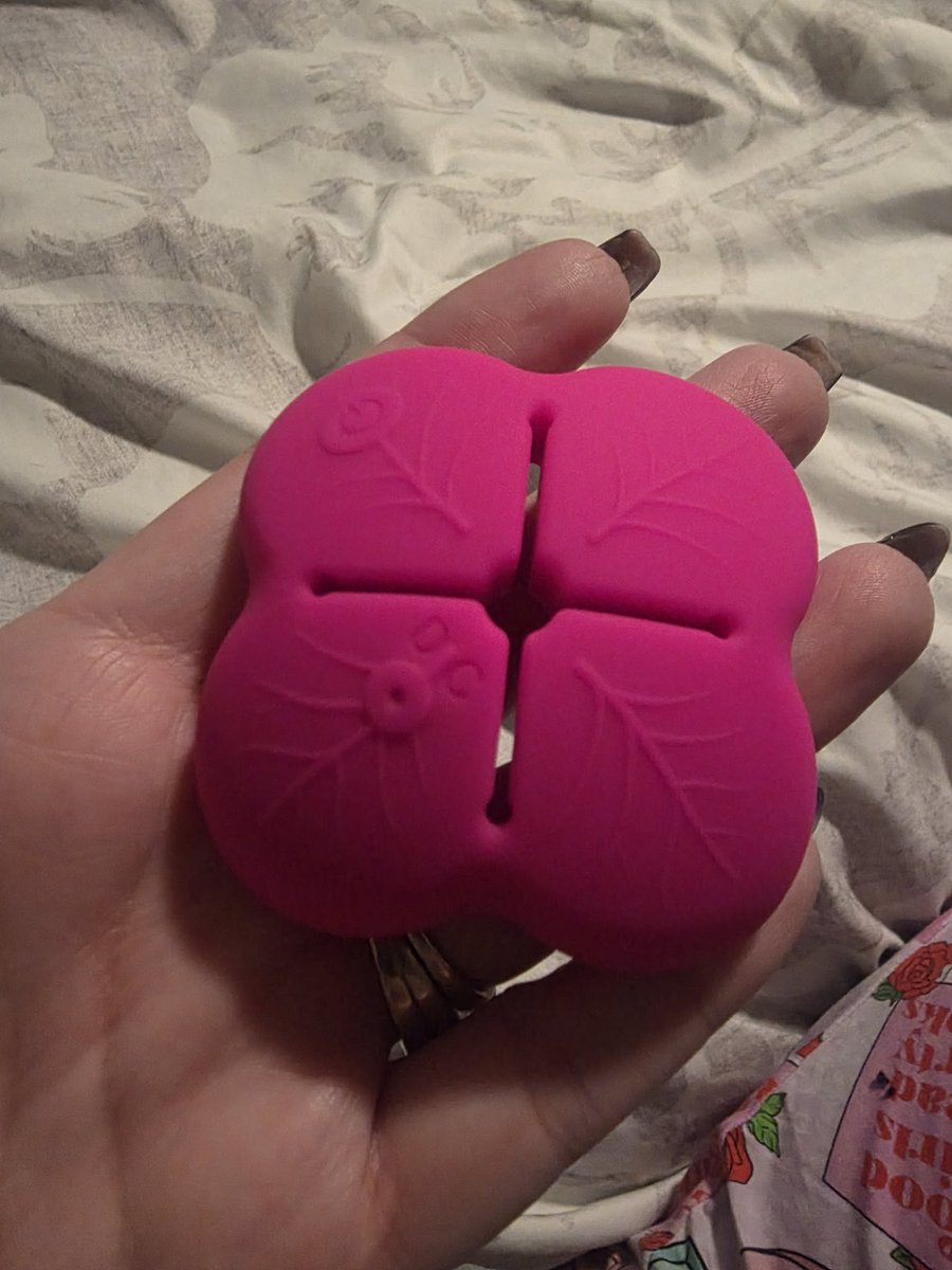Marsx_amy's tweet photo. Has anyone tried this little thing?
#lesbian #Giveaway #lovetoy #SelfCare https://t.co/Vqtwk0oh7h