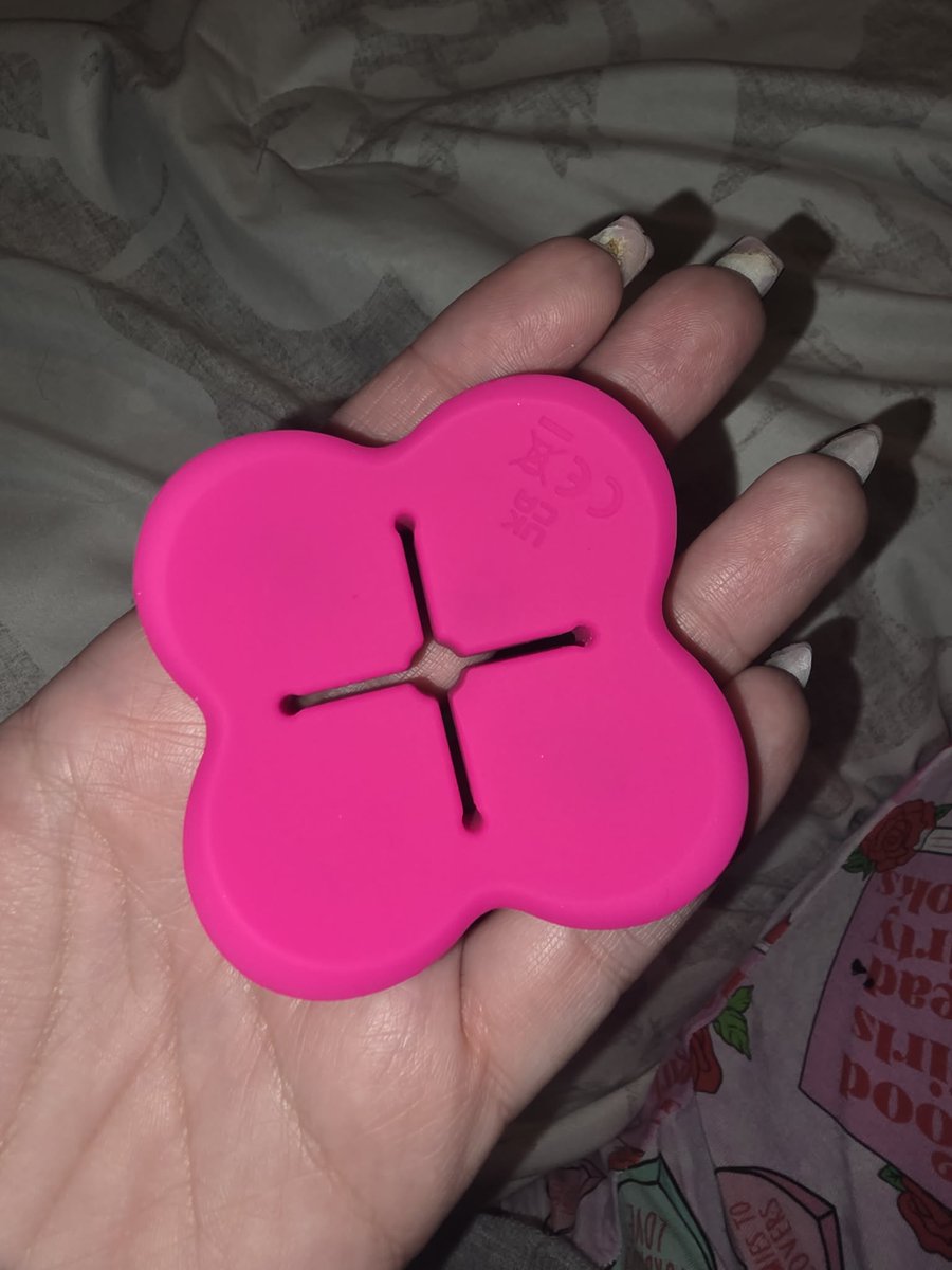 Marsx_amy's tweet photo. Has anyone tried this little thing?
#lesbian #Giveaway #lovetoy #SelfCare https://t.co/Vqtwk0oh7h