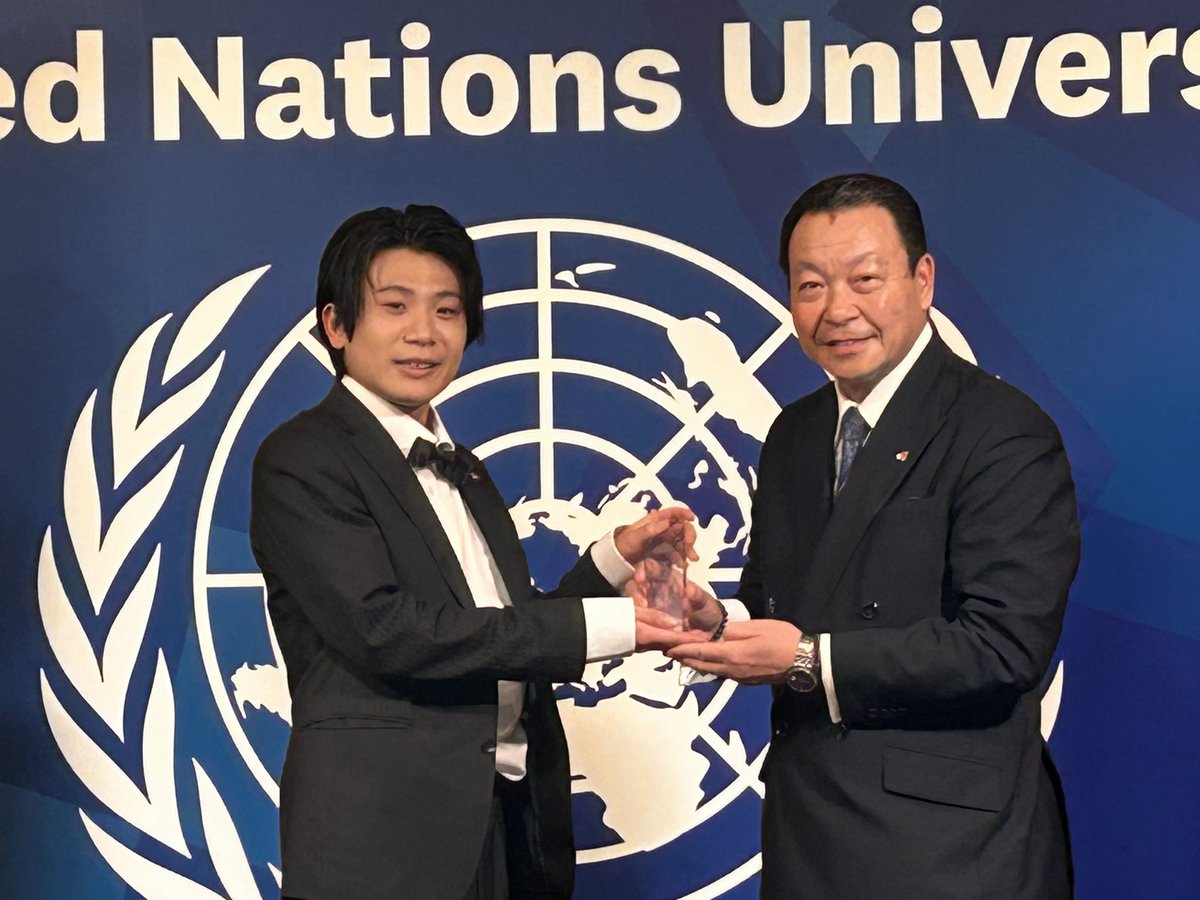 resolution217's tweet photo. ユーラシア国際映画祭にて、「あかねさす海」役者部門、最優秀新人賞をいただきました！！！

とても嬉しく役者として生きてきた中でも感慨深いものがありました＾＾

このような機会、心から感謝致します。皆様のお力で今日という素敵な日を迎えれました。たくさんの方々の尽力、そしてたくさんの方々の想いで今があると思っています。ありがとうございます。支えられて生きていると改めて感じています。

今を大切にしてこのご縁を大切にして、一歩ずつ歩んでこれからも行きたいと思います！！これからもどうぞよろしくお願い致します！！

ご一緒させていただいた仁科さんとも＾＾

#ユーラシア国際映画祭
#あかねさす海
#最優秀賞新人賞