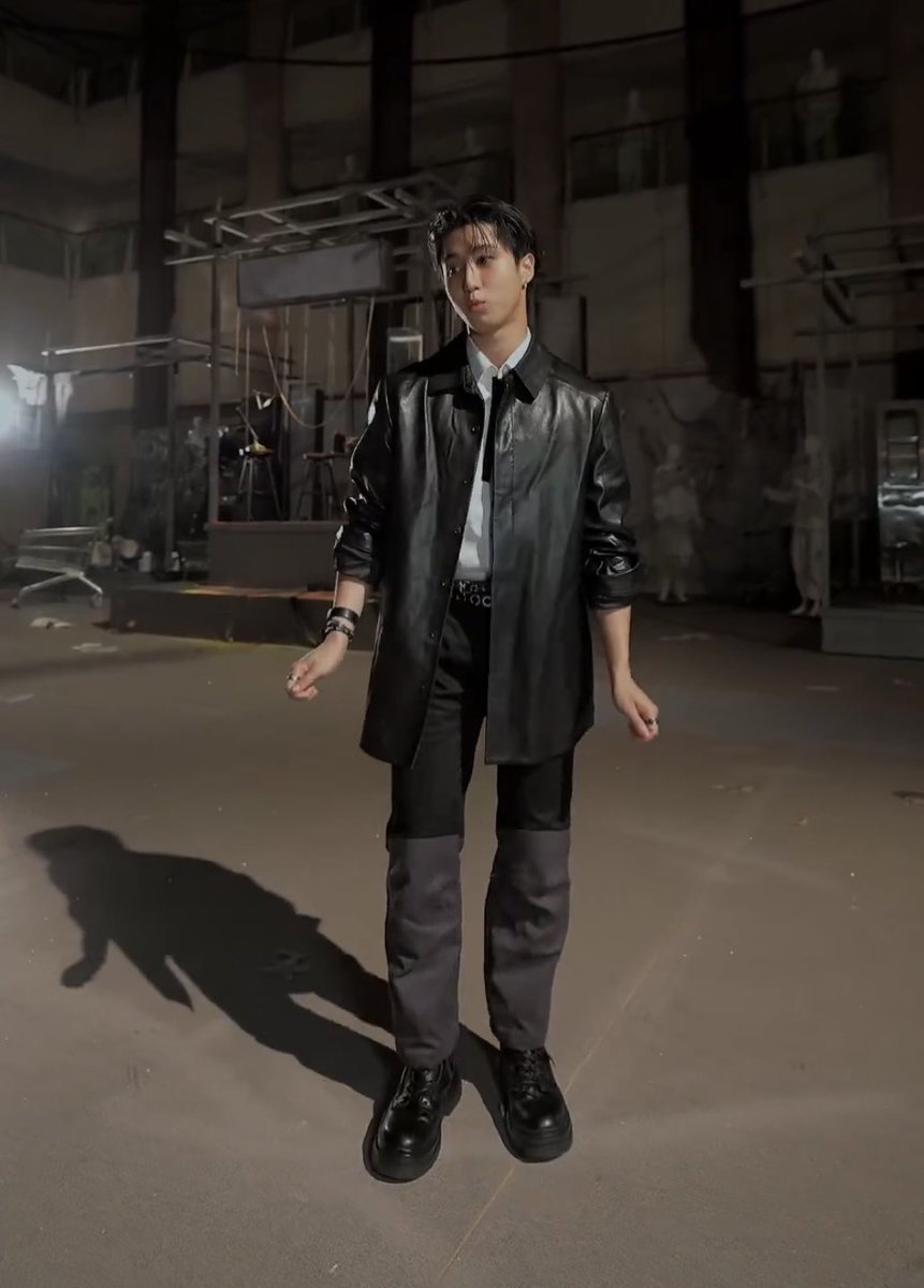 chaosctrl_'s tweet image. eating him whole