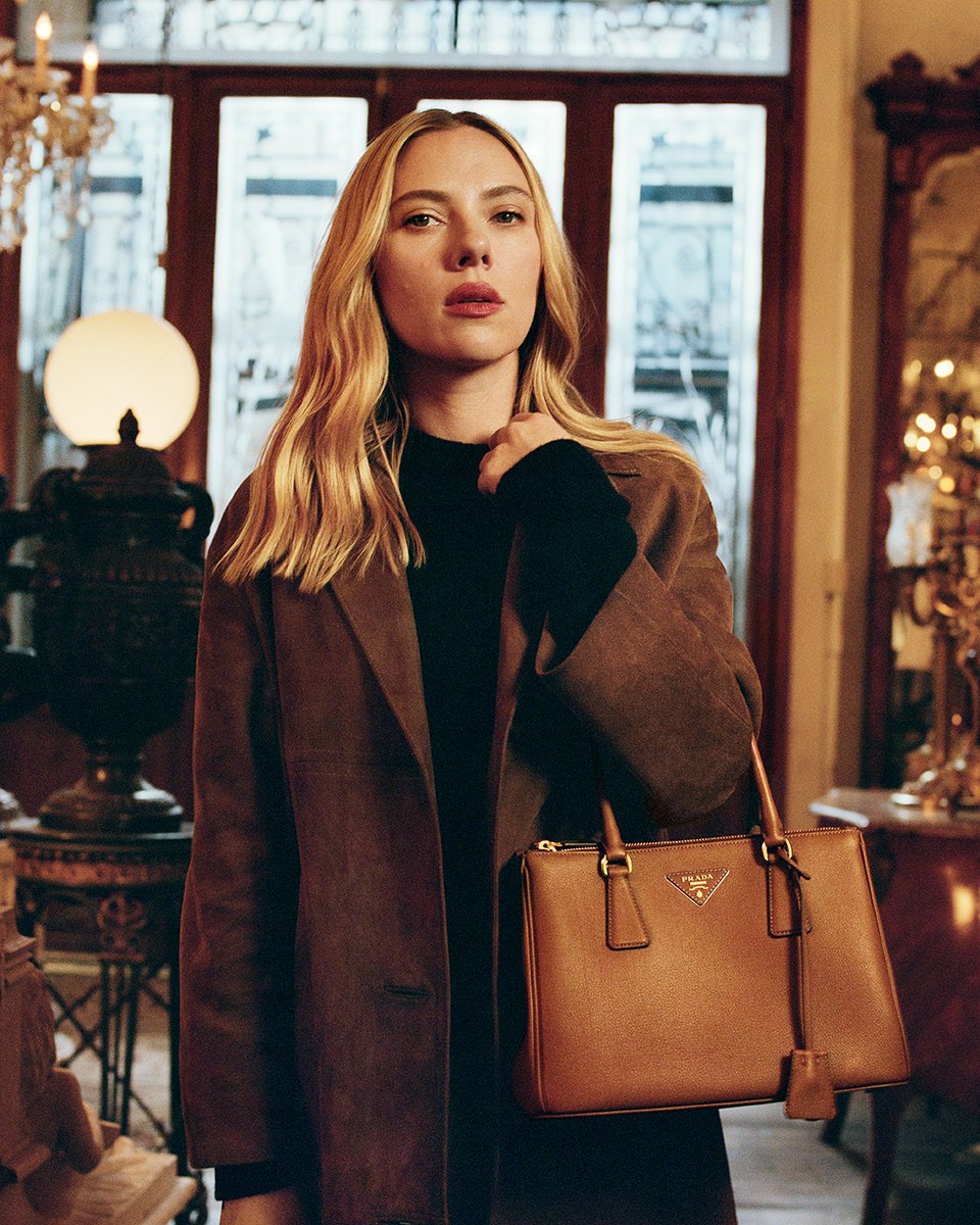 The Prada Galleria, archetypal yet perpetually present.
Prada Ambassador Scarlett Johansson captures its dual spirit: lightness with sophistication, ease with confidence, nonchalance with rigor.
Explore: tinyurl.com/mv6adnab

Creative Directors: #MiucciaPrada and #RafSimons