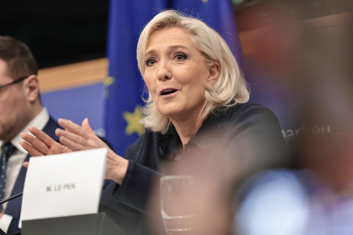 La Commission européenne s'accorde des droits contre les traités et contre les nations européennes.

De nombreux peuples européens se rendent compte aujourd'hui qu'ils sont en train de perdre leur liberté et leur souveraineté.