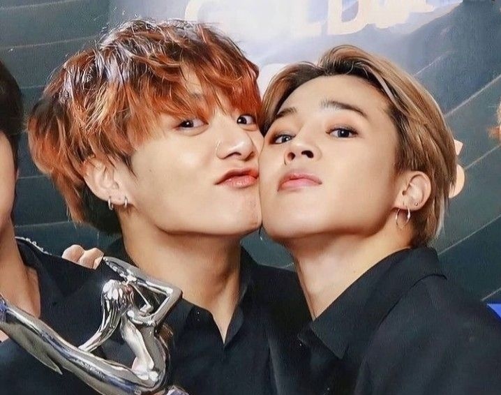 kookyun's tweet photo. Jimin and Jungkook pics where their cheeks touch trigger my cuteness agression https://t.co/O2vkz1QKag