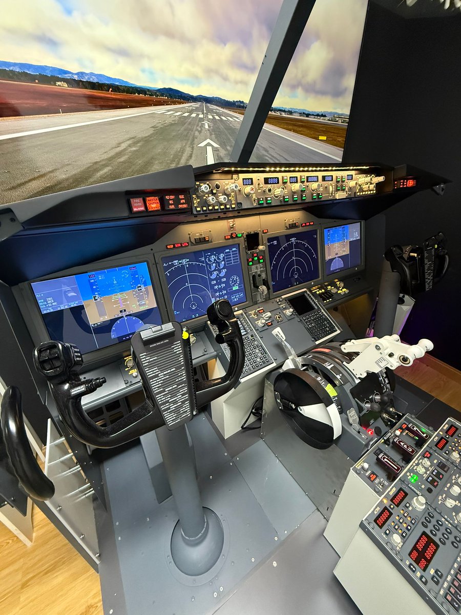 SismoSoluciones's tweet image. One of our customers has completed a full B737 MAX home simulator setup — and the result speaks for itself.

Thank you for your trust and for sharing these great photos. 

Enjoy every flight!

 #B737MAX #FlightSimulators #PilotsLife