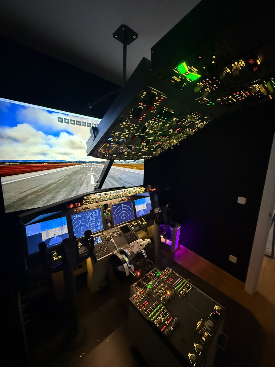 SismoSoluciones's tweet image. One of our customers has completed a full B737 MAX home simulator setup — and the result speaks for itself.

Thank you for your trust and for sharing these great photos. 

Enjoy every flight!

 #B737MAX #FlightSimulators #PilotsLife