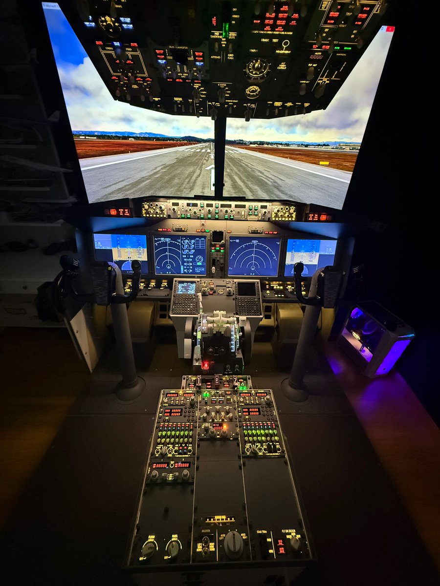 SismoSoluciones's tweet image. One of our customers has completed a full B737 MAX home simulator setup — and the result speaks for itself.

Thank you for your trust and for sharing these great photos. 

Enjoy every flight!

 #B737MAX #FlightSimulators #PilotsLife
