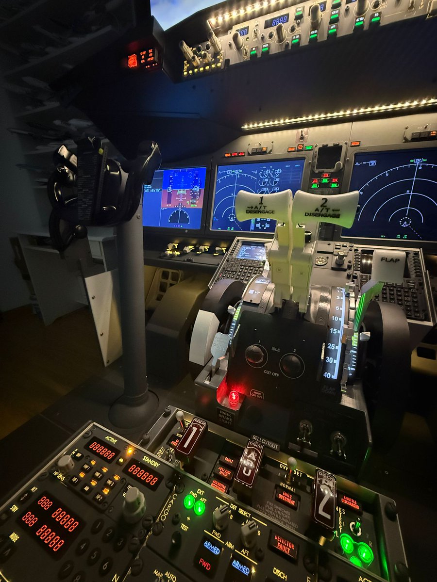 SismoSoluciones's tweet image. One of our customers has completed a full B737 MAX home simulator setup — and the result speaks for itself.

Thank you for your trust and for sharing these great photos. 

Enjoy every flight!

 #B737MAX #FlightSimulators #PilotsLife