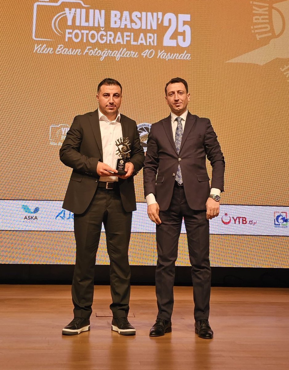 Değerli kardeşim, Bitlis Gazeteciler Cemiyeti Başkanımız Hakan Okay’ı yürekten tebrik ediyorum.

Doğanın sessiz çığlığını, objektifiyle güçlü bir dile dönüştüren bu anlamlı başarıdan dolayı kendisini kutluyor; nice ödüllere imza atmasını diliyorum.