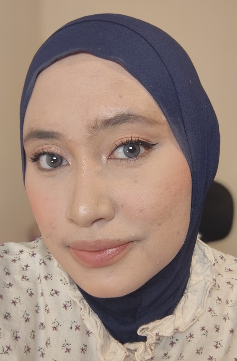 bynadna's tweet image. make up FULL COVERAGE cuma pake powder foundation 60ribuan✅

#powderfoundation
