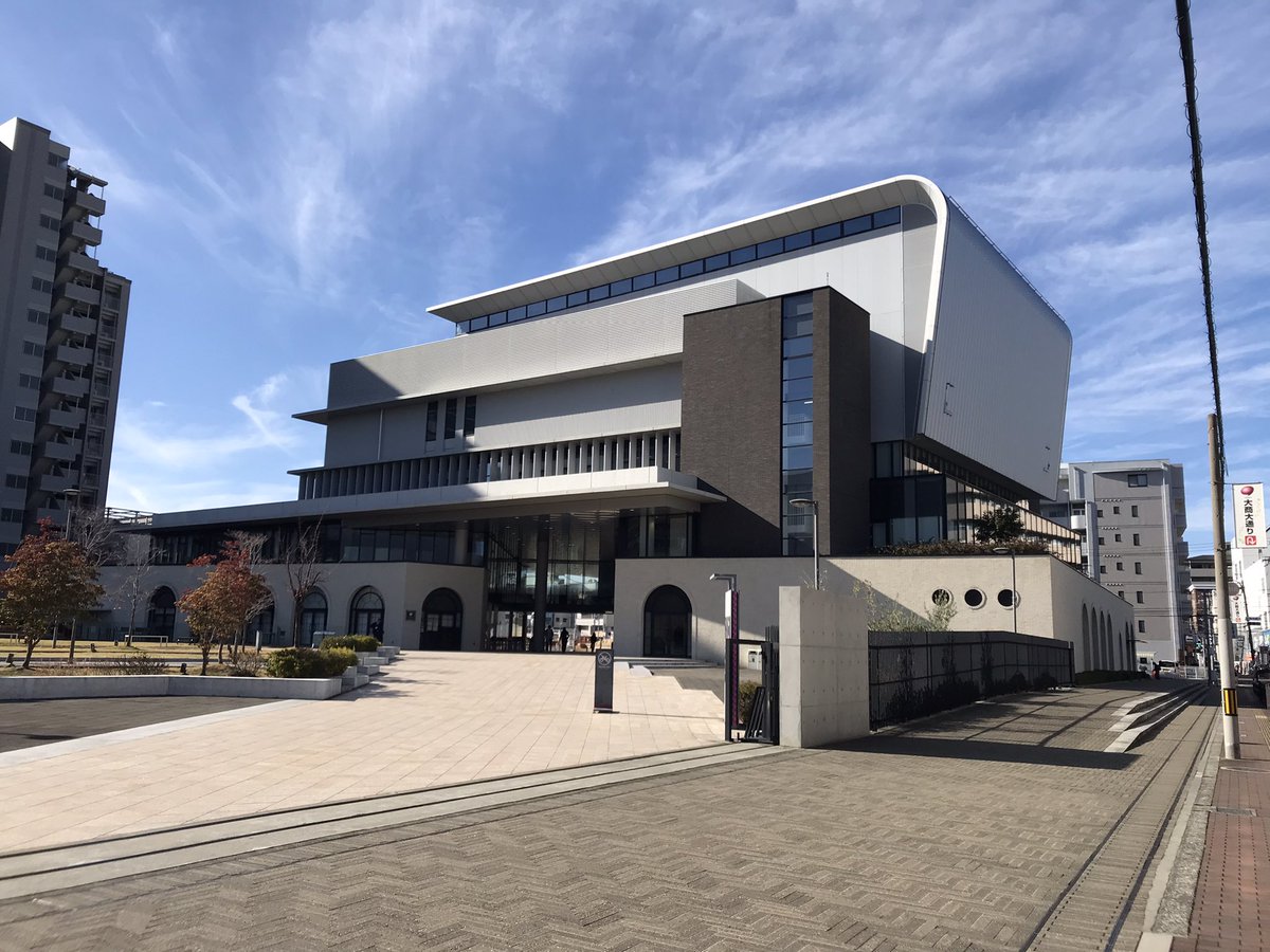 知られざる豪商 岩城升屋 大阪商業大学商業史博物館 企画展示室（谷岡記念館2階）。京、江戸、大坂の三都に店を構えた呉服商。明治に閉店して資料はたくさんは残ってないようだが、お隣の会社に鬼瓦が残っているのは不思議。旧東区役所は何度か移転してて、高麗橋時代は岩城升屋の跡地にあったようだ。