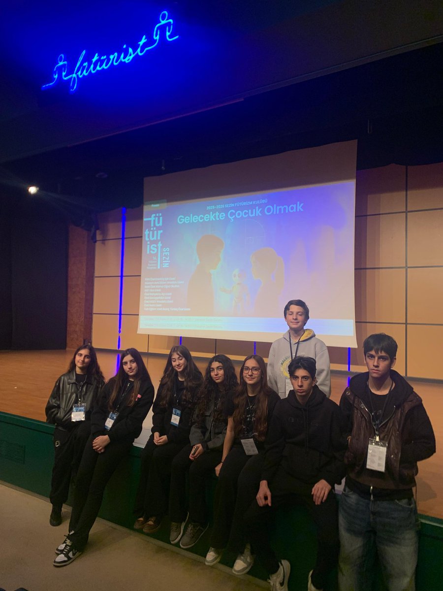 Liseli martılarımız 16. Fütürist Senaryo Yarışması Çalıştayındaydı. 🖊🎬📽Yarışmanın bu yıl ki konusu "Gelecekte Çocuk Olmak”. 10 Şubatta gerçekleşecek olan senaryo yarışması için heyecanlı çalışmalar başladı. 💚💛
#kalevokulları #kalevlisesi #gelecekteçocukolmak #çalıştay #lise