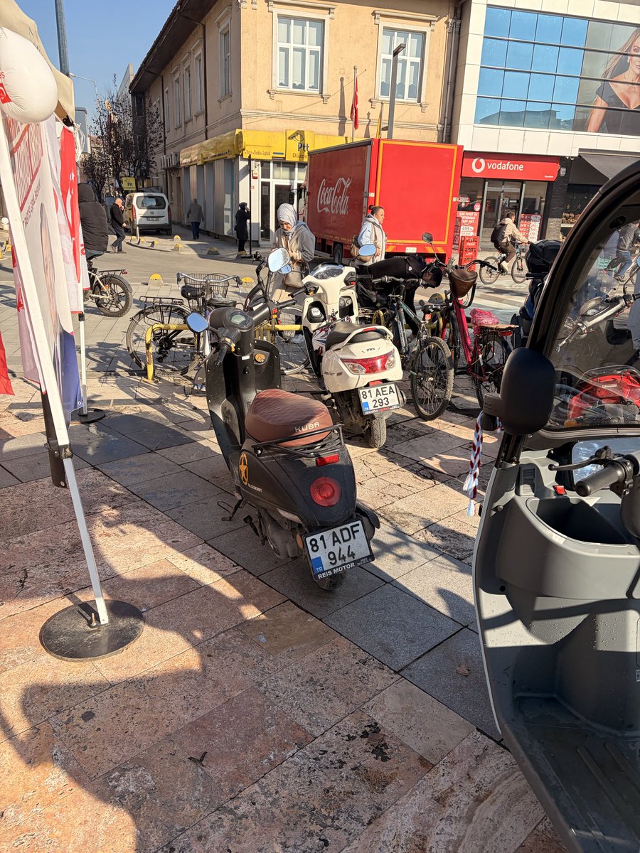 ferdi_oz's tweet photo. Düzce merkezde park sıkıntım var dıye yer gösterdiler trafik polisinin koyabilirsin dediği yere koyduk 2 gün ara ile ceza yedik bu nedir .polisten şikayetçiyim @TrafikEgm @AliYerlikaya #EGM https://t.co/Lc4AQ50492