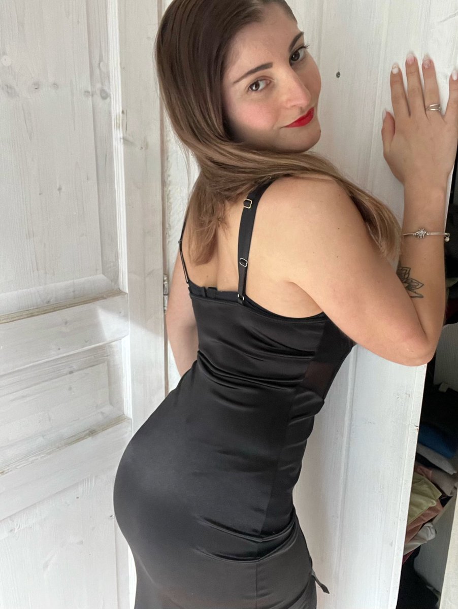 À l’honneur cette semaine, découvrez Mrs Jane ! 
Faites-nous confiance, elle va vous faire kiffer... 🍑 😌

Venez-la retrouvez sur la J&amp;M TV et sur son X ici : <a href="/Janealeofficial/">Mrsjane</a> !