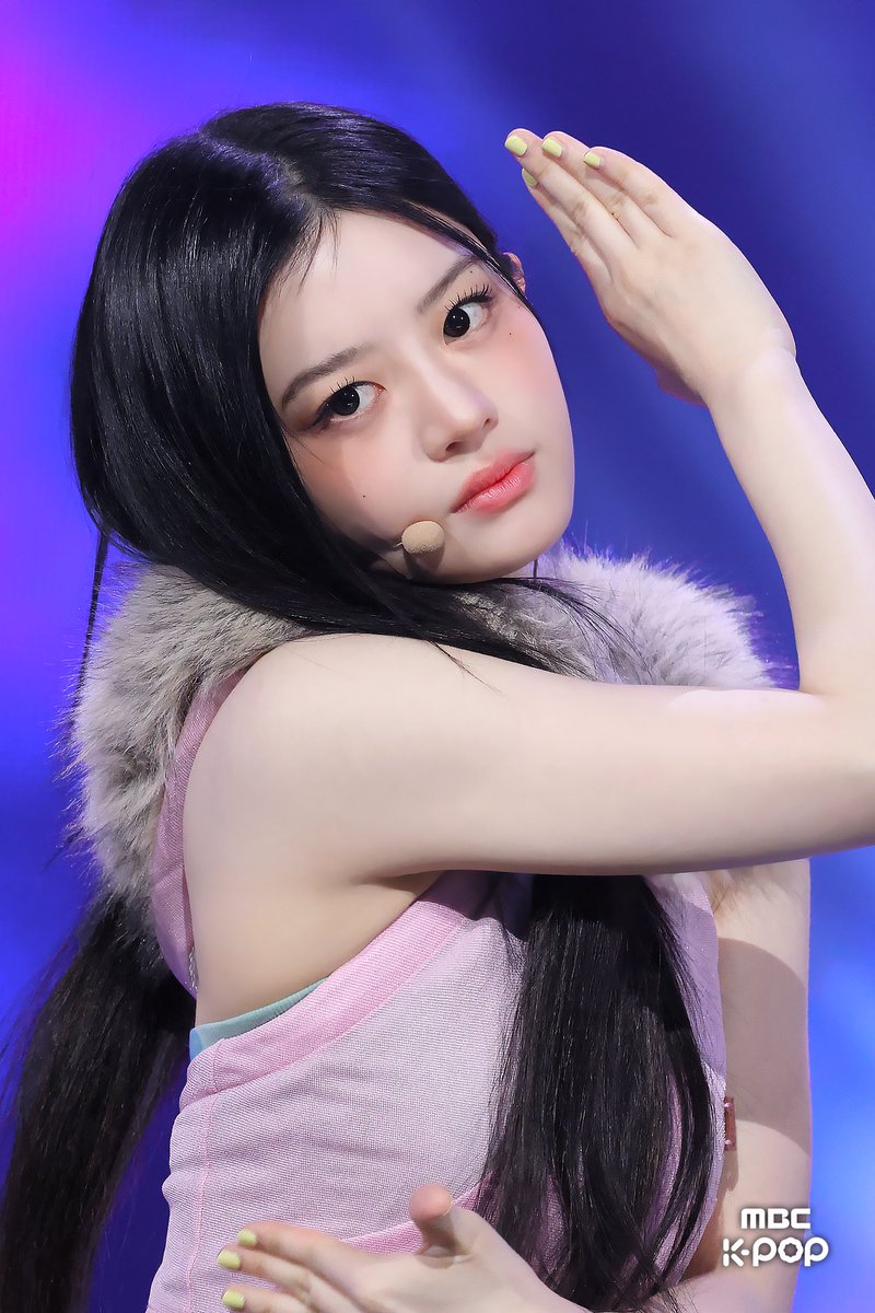 PHOTO] 251217 ILLIT on-site photos on Show! Music Core | ILLIT