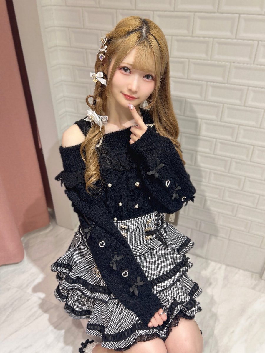 ❤︎ 𝐋𝐈𝐙 𝐋𝐈𝐒𝐀 名古屋𝐏𝐀𝐑𝐂𝐎店 ❤︎ #オフショルフェザー