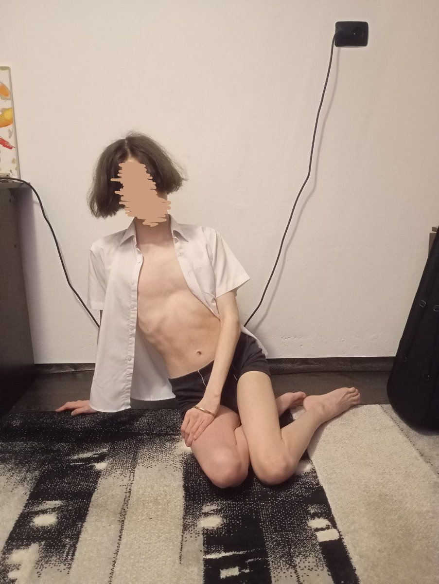 Hello 😁

#femboy #femboi #legs #feet #cute #posing #body #beautiful #student #yaoi #kawaii #hands #torso #tummy