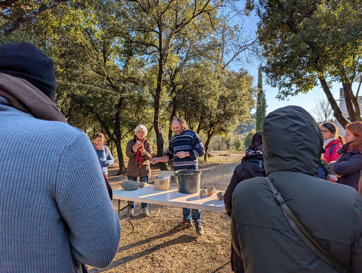 Comprendre le territoire par sa géologie

Fin novembre, le Géoparc Terres d’Hérault a accueilli 16 guides-conférenciers de l’Association des Guides du Languedoc pour une journée autour du thème « Mines et Carrières ».

Une immersion passionnante pour mieux comprendre le lien