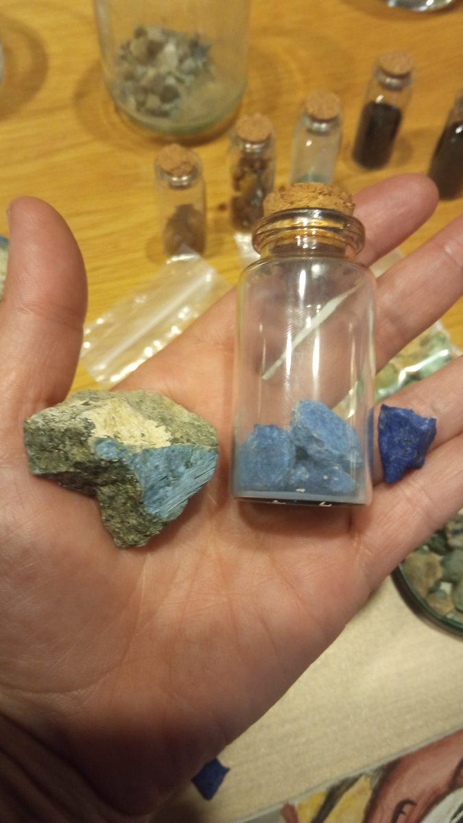 RomanicCatala's tweet image. Els tres blaus del romànic: aerinita, atzurita I lapislàtzuli
#pigments