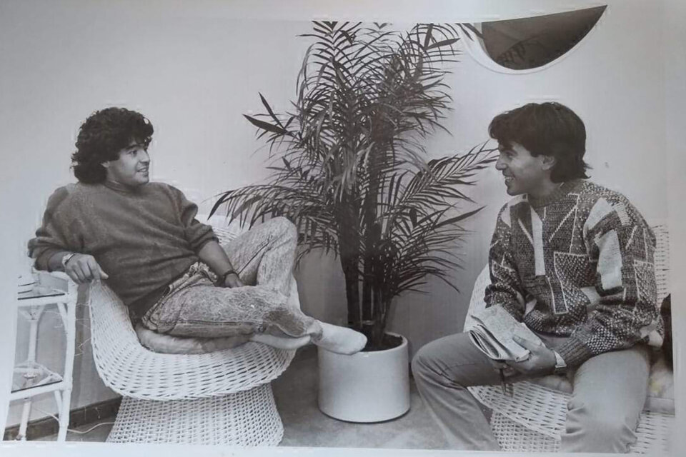 En 1992 Clarín despidió al periodista Pablo Llonto por ser delegado sindical en la redacción. Durante dos años Maradona no le dio notas al diario por este motivo. Y cada vez que lo llamaban, pedía por su reincorporación.