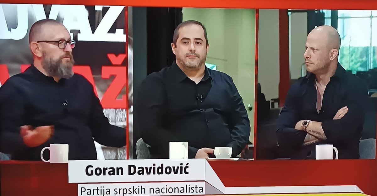 Nemoguće da aca šiptar nije mogao da nađe pametnije likove od ova tri pušača kurca da mu naprave lažnu srpsku desnicu