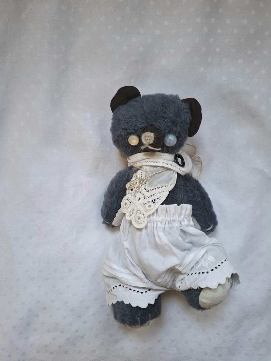 ayaquo's tweet image. 参加させていただきます
🕯️
どうぞよろしくお願いいたします
「12月の灯」
gallery&amp;amp;store OTOMEYA 
2025.12.19 (fri)~21 (sun)
13時~18時 期間中無休

青色のクマ