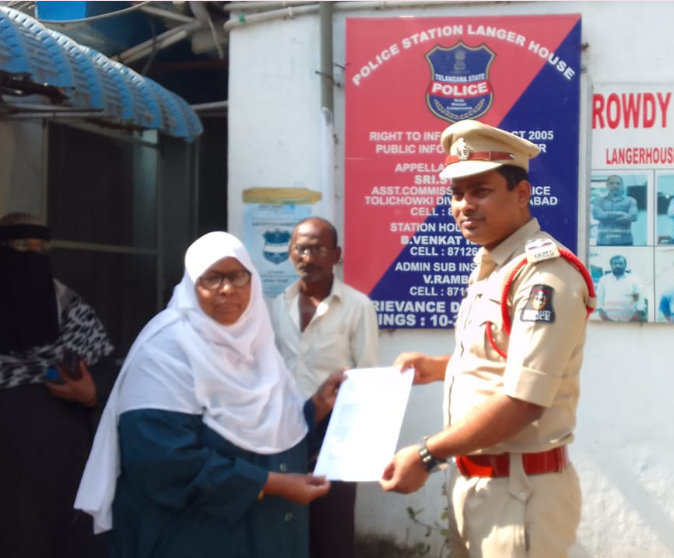 faa29uddin's tweet photo. Hyderabad Activist Files Complaint Against #biharcm  Nitish Kumar Over #niqab  Incident on Dr. #nusratparveen   Calls It Crime and #Humiliation. @kparveen2005 https://t.co/NAS7oGcFT6