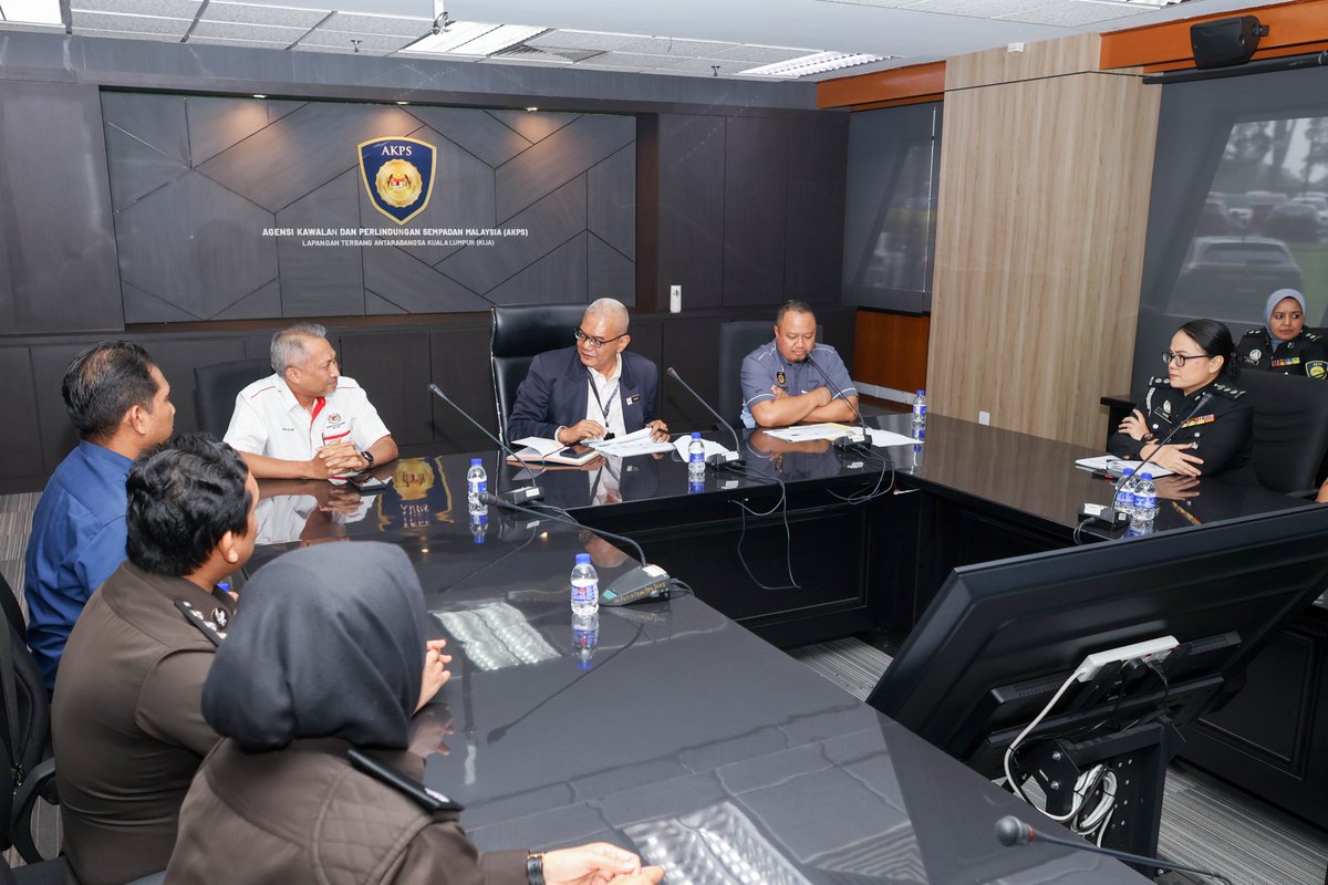 Warga AKPS KLIA mengucapkan Selamat Datang dan Selamat Bertugas kepada YBrs. Tuan Mohd Safrie bin Zakaria yang memulakan tugas sebagai Komander AKPS KLIA.

Semoga kepimpinan beliau terus memperkukuh peranan AKPS KLIA dan dipermudahkan dalam melaksanakan amanah.