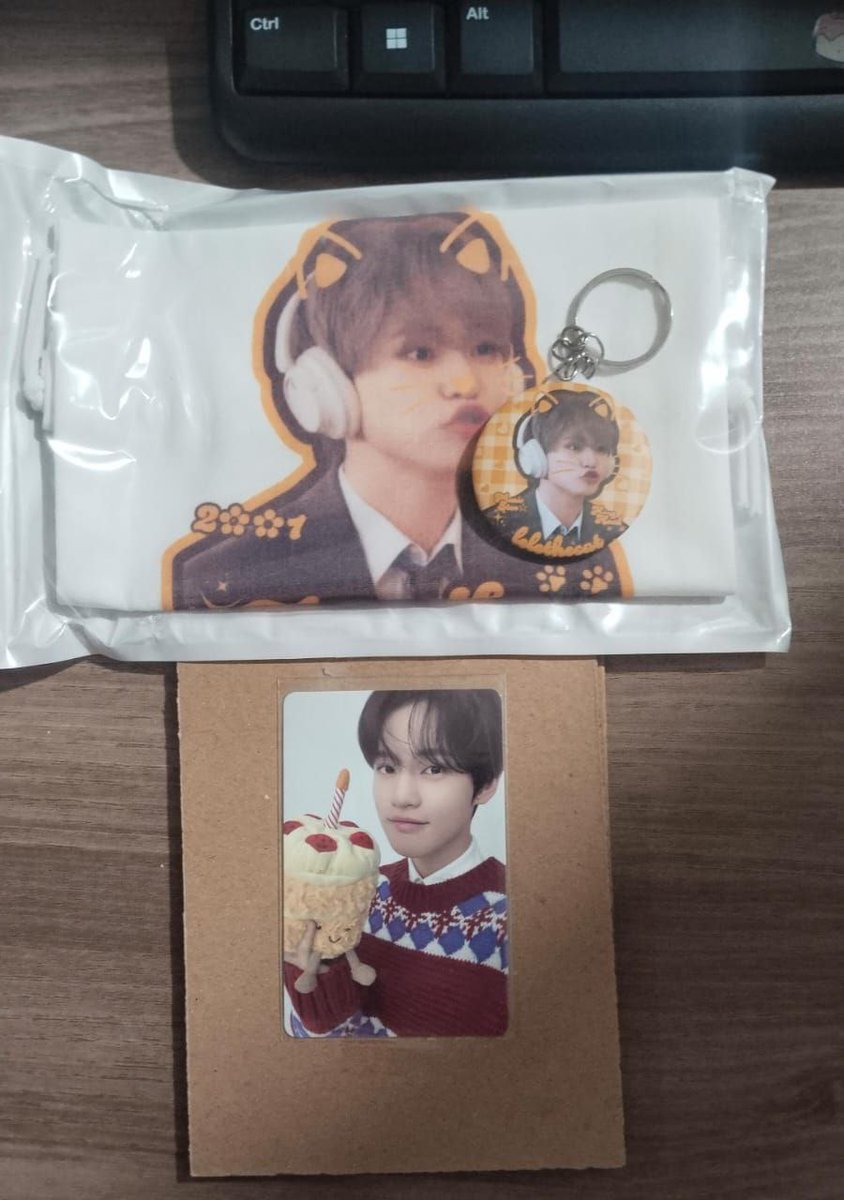 VIRRR <a href="/fwairyzcl/">vir ✿ 💅kinda ia</a>
CHENLE birthday freebies nya udah dateng. LUCU BANGET SUKAAA🥹🫶
Makasih banget ya seng, semoga rezekinya lancar terus dan sehat selalu ya 😘😘😘