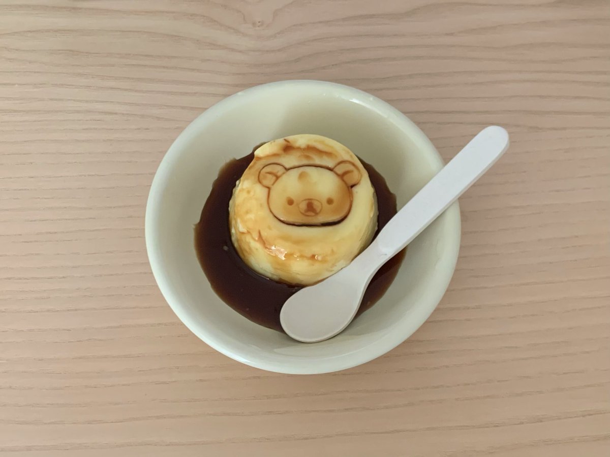 mymoouo's tweet image. 책상이 두개 . . .🪑