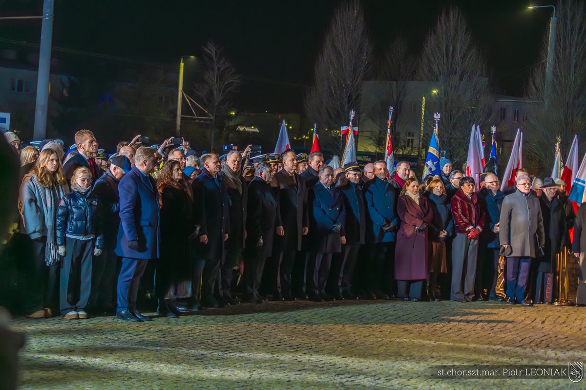 MarWojRP's tweet image. Tragiczne wydarzenia 1⃣7⃣ grudnia 1⃣9⃣7⃣0⃣ r. przeszły do najnowszej historii Polski jako gdyński „czarny czwartek”. Uroczystości rocznicowe odbyły się w asyście honorowej @MarWojRP ⚓️🇵🇱  pod Pomnikiem Ofiar Grudnia '70 w @MiastoGdynia.
📷 st. chor. szt. mar. Piotr Leoniak/3FO…