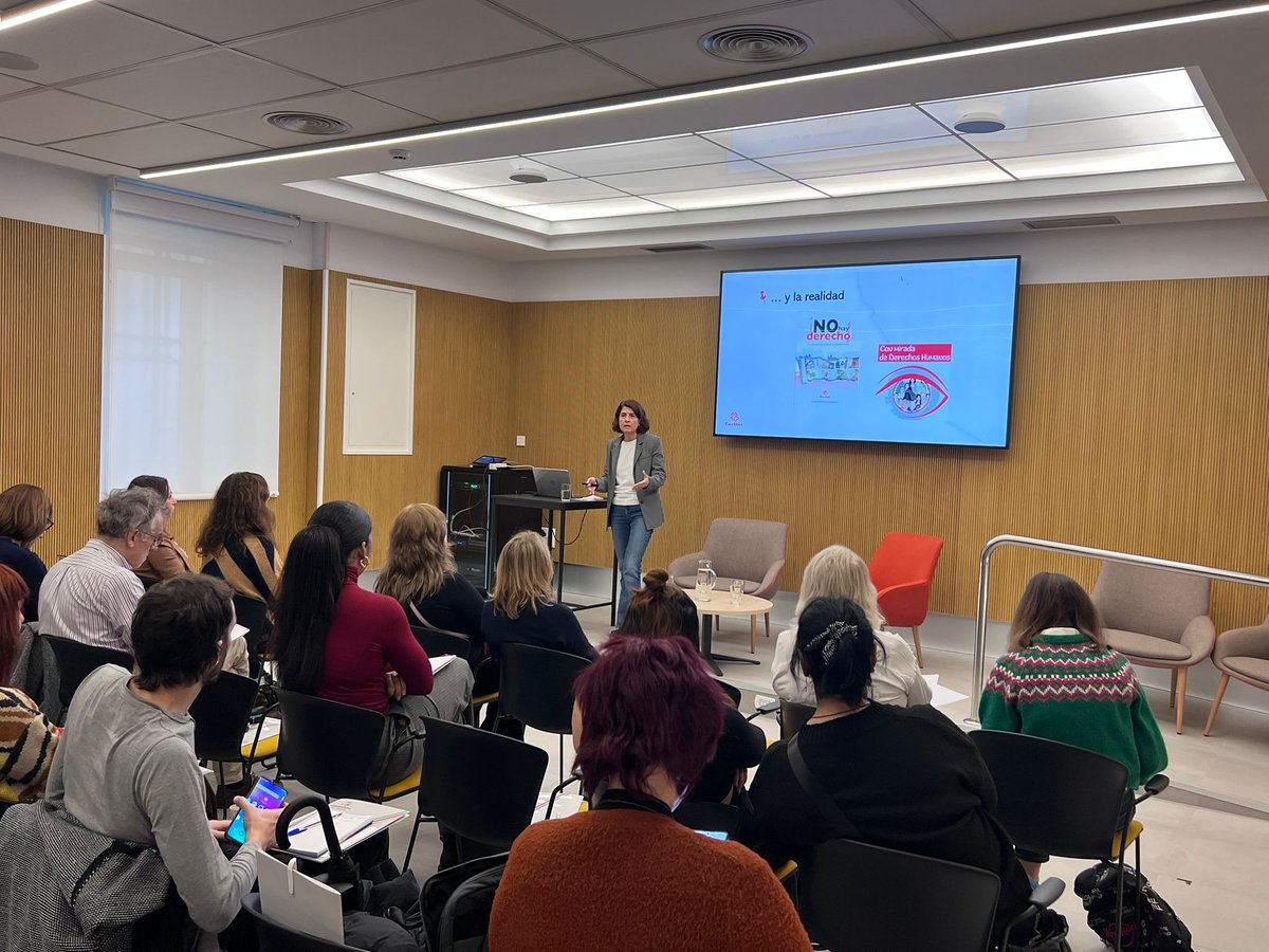 EuropeDirectBiz's tweet image. Comenzamos con la ponencia marco: “Las organizaciones sociales y la incidencia política como eje de transformación” a cargo de Ana Abril, Coordinadora de Incidencia Política de Cáritas Española @AnaAbrilF @_CARITAS