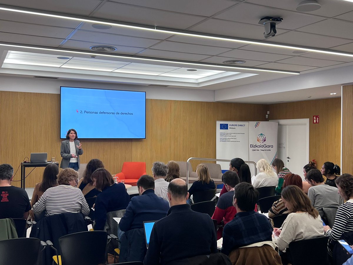 EuropeDirectBiz's tweet image. Comenzamos con la ponencia marco: “Las organizaciones sociales y la incidencia política como eje de transformación” a cargo de Ana Abril, Coordinadora de Incidencia Política de Cáritas Española @AnaAbrilF @_CARITAS