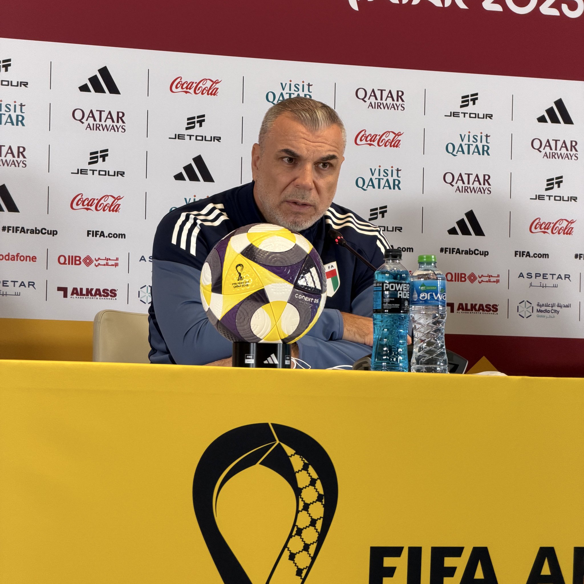 ما رأيك في مواجهة المركز الثالث في هذه البطولة وماهي الدوافع التي تقدمها للاعبين ؟. | كوزمين اولاريو مدرب منتخب الإمارات في المؤتمر الصحافي ردّا على سؤال «الشرق الأوسط»: - فكرة أننا موجودون هنا هو حافز كافي نريد خوض المواجهة برغبة الحصول على المركز الثالث وهذا حافز كبير، لا نعرف ماذا يحصل في النسخ القادمة وإذا ما سنتمتع بهذه الفرصة لذلك علينا الاستفادة مما نحن عليه. #السعودية_الإمارات 