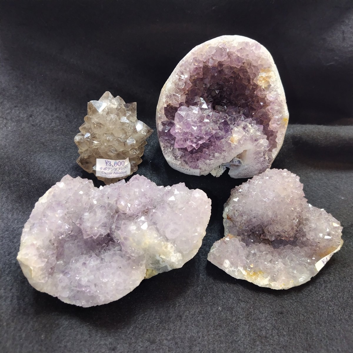 サボテンアメシスト】インド産 窪みのある晶洞型から、まるで🌟のよう