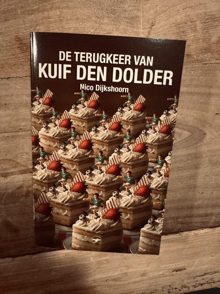 Deze week een paar keer voorgelezen uit mijn nieuwe boek, De terugkeer van Kuif den Dolder. Het stuk over Rien Poortvliet die in het dorpshuis van Uffelte een naakte kabouter schildert viel in de smaak. Overal te koop en te bestellen.