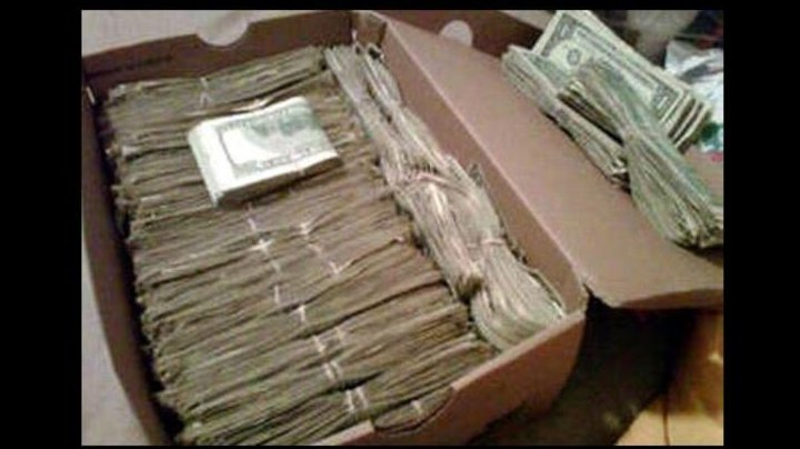 AKP hükümetinin 17-25 Aralık Hırsızlık ve Yolsuzluk Bayramı’nı en içsel dileklerimle kutlarım.  “Evladım, sıfırla oğlum” diye tatlı tatlı fısıldayan sesiniz kesilsin.  Bayramınız kurtlu, kasalarınız dert dolsun! Amin.