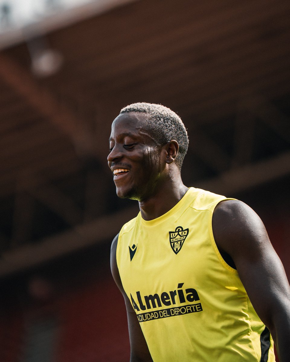 🎁 今年のクリスマスはあなたのチームを自慢しよう！

トレーニングユニフォームは公式ショップでゲット 👀

🔗 udalmeriastore.com/es/ud-almeria-…