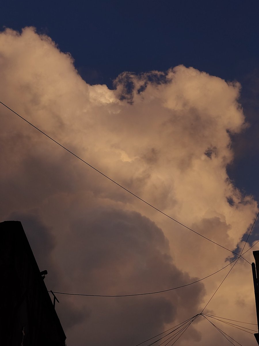 Selwyyyyn's tweet photo. Today during early morning hours !!
#Chennai #Cloudgazing #December #Winter #Monsoon #ChennaiRains #NEM2025 #Easterlies #Easterlywave https://t.co/f5nWEElBlv