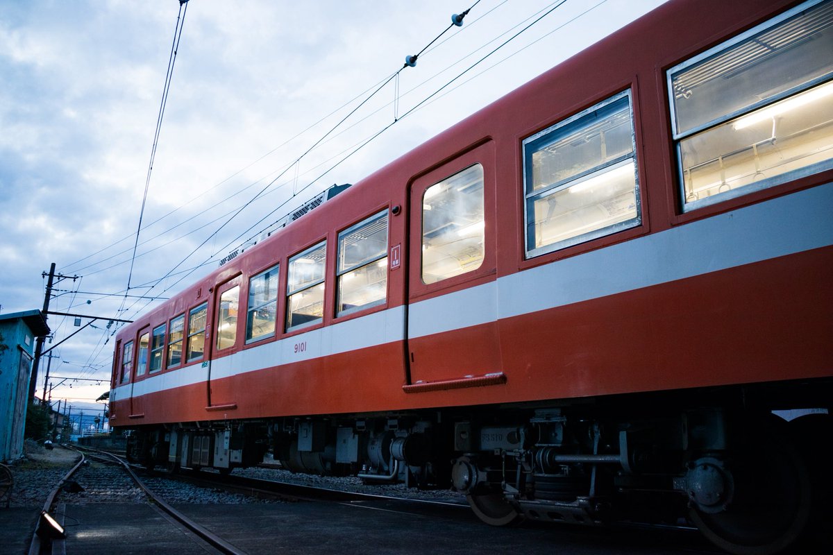 kenmin5113's tweet photo. お誘いいただき、岳南電車9000形の貸切に参加。
岳南の塗装と迎光や高尾のヘッドマークが思った以上に似合っていましたね。

主催の方のこだわりが詰まった、大満足な貸切でした！

#岳南で蘇る京王帝都と富士急行の記憶 https://t.co/kHpI1Ze7p7