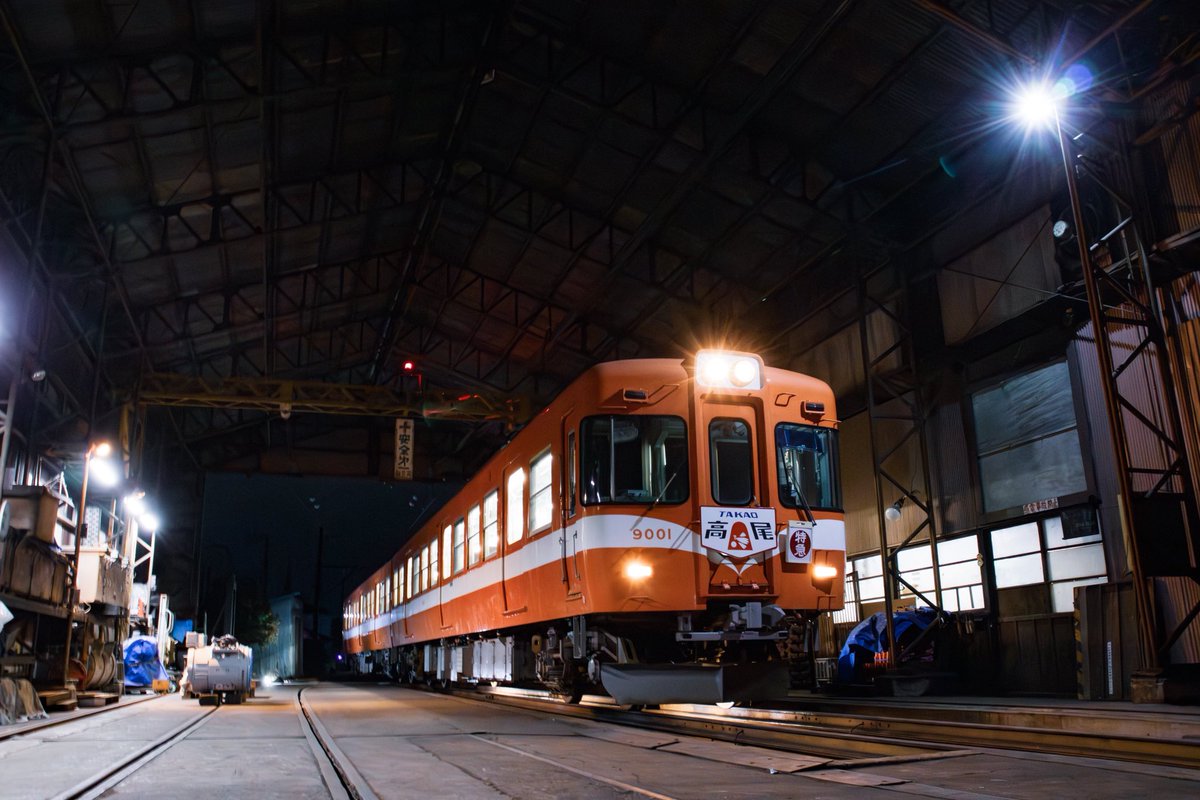 kenmin5113's tweet photo. お誘いいただき、岳南電車9000形の貸切に参加。
岳南の塗装と迎光や高尾のヘッドマークが思った以上に似合っていましたね。

主催の方のこだわりが詰まった、大満足な貸切でした！

#岳南で蘇る京王帝都と富士急行の記憶 https://t.co/kHpI1Ze7p7