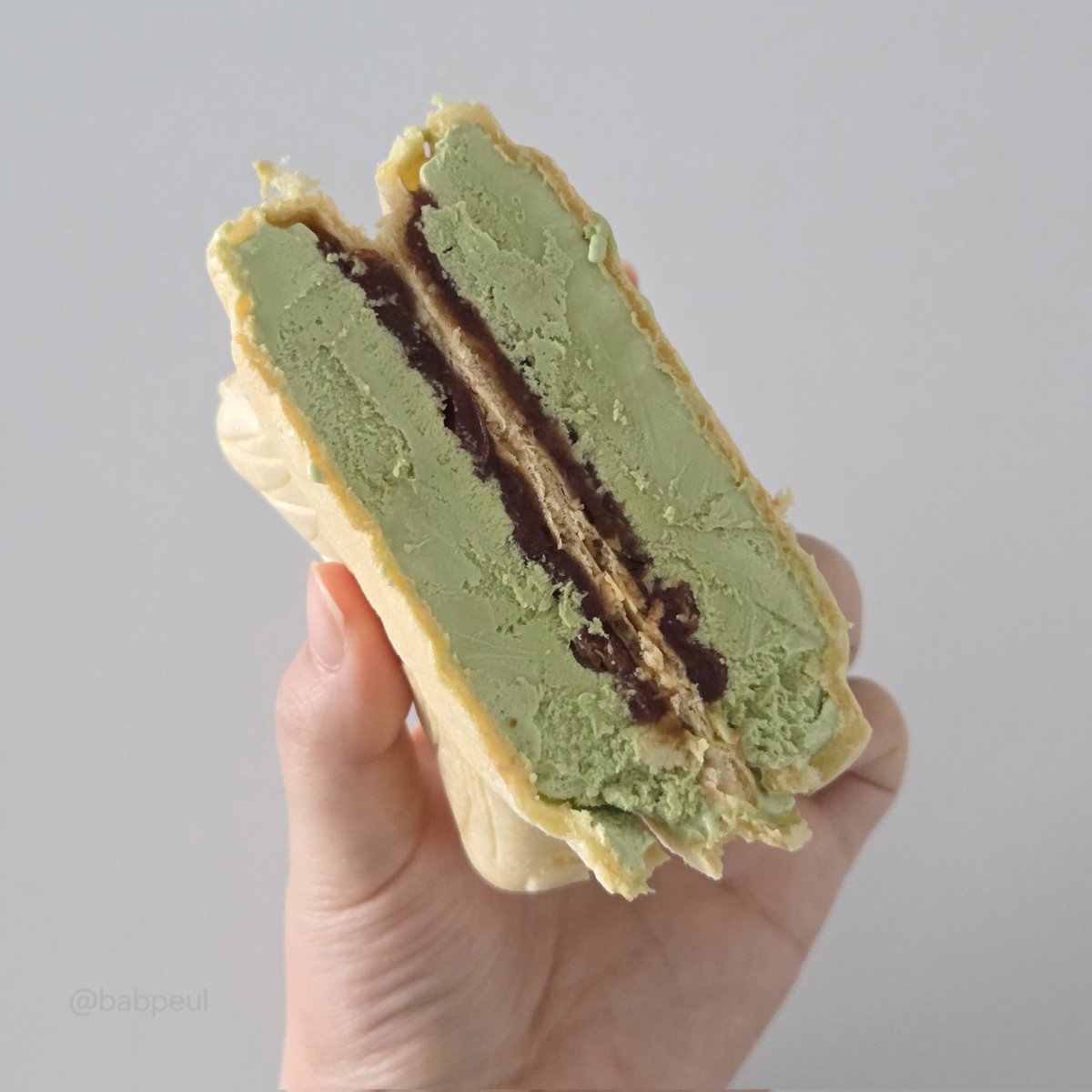 초록맛 제철생선..을 못 구해서 여름철 생선 낚아왔어요
말차붕어싸만코 이거 맛있네예...
말차랑 팥 앙금 조화가 너무 좋음
원래 붕싸 잘 안 사먹었는데 이건 보이면 계속 집어올듯