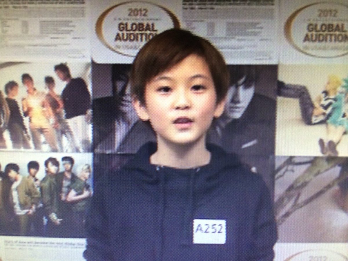 มาร์คส่งรูปตัวเองตอนไป global audition มาให้ ㅠㅠㅠㅠㅠㅠㅠㅠ นี่คือคุณเขาตอนปี 2012 อะ ตัวจิ๋วคนเก่ง