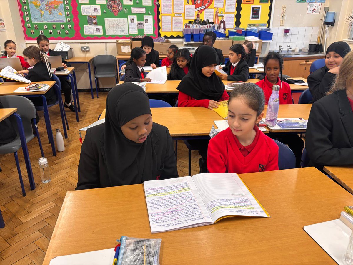 WjgsS's tweet image. Year 6 are reading their stories based on their class text- A Christmas Carol to year 3 and next term year 3 will read their writing to year 6. @WjgsS #buddyreading #readingforpleasure