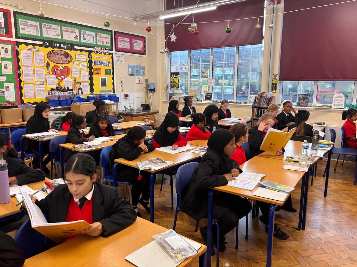 WjgsS's tweet image. Year 6 are reading their stories based on their class text- A Christmas Carol to year 3 and next term year 3 will read their writing to year 6. @WjgsS #buddyreading #readingforpleasure
