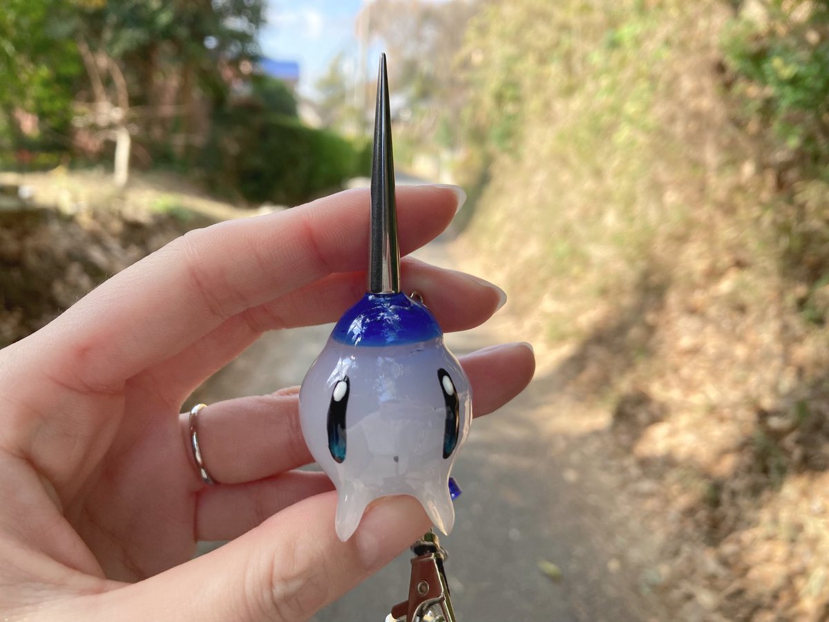 toumeinakago's tweet image. とげぺしに田舎を教えてる